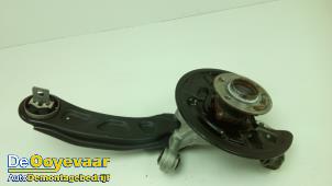 Gebruikte Fusee links-achter Infiniti Q30 (H15) 1.5d Prijs € 69,99 Margeregeling aangeboden door Autodemontagebedrijf De Ooyevaar