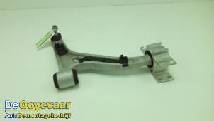 Gebruikte Triangel links-voor Infiniti Q30 (H15) 1.5d Prijs € 39,99 Margeregeling aangeboden door Autodemontagebedrijf De Ooyevaar