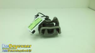 Gebruikte Remklauw (Tang) rechts-achter Infiniti Q30 (H15) 1.5d Prijs € 19,99 Margeregeling aangeboden door Autodemontagebedrijf De Ooyevaar