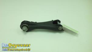 Gebruikte Draagarm links-achter Infiniti Q30 (H15) 1.5d Prijs € 15,00 Margeregeling aangeboden door Autodemontagebedrijf De Ooyevaar