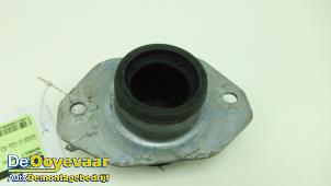 Gebruikte Motorsteun Renault Trafic New (FL) 2.5 dCi 16V 145 Prijs € 15,00 Margeregeling aangeboden door Autodemontagebedrijf De Ooyevaar