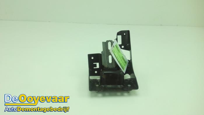 Gebruikte Versnellingsbak Steun Citroen C4 Cactus (0B/0P) 1.2 PureTech 82 12V Prijs € 9,99 Margeregeling aangeboden door Autodemontagebedrijf De Ooyevaar