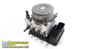 Gebruikte ABS Pomp Volkswagen Golf VII (AUA) 2.0 R 4Motion 16V Prijs € 25,00 Margeregeling aangeboden door Autodemontagebedrijf De Ooyevaar