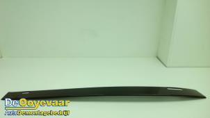 Gebruikte Daklijst links Mercedes GLE (W166) 43 AMG 3.0 V6 24V Turbo 4-Matic Prijs € 29,99 Margeregeling aangeboden door Autodemontagebedrijf De Ooyevaar