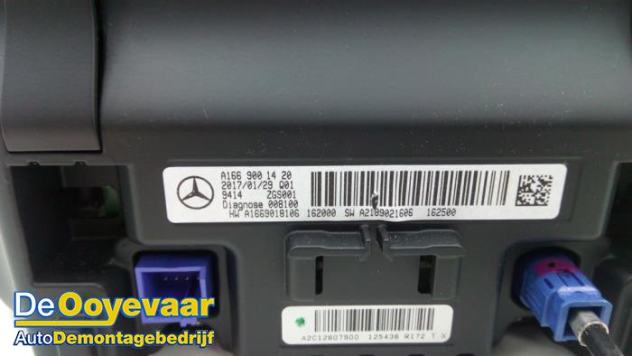 Display Multi Media regelunit van een Mercedes-Benz GLE (W166) 43 AMG 3.0 V6 24V Turbo 4-Matic 2018