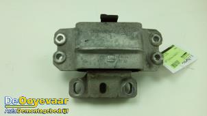 Gebruikte Versnellingsbak Steun Volkswagen Golf VI Variant (AJ5/1KA) 1.4 TSI 160 16V Prijs € 9,99 Margeregeling aangeboden door Autodemontagebedrijf De Ooyevaar