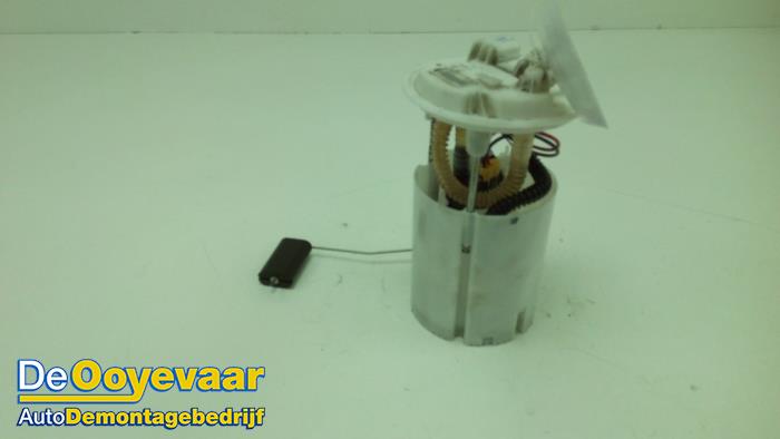 Gebruikte Tank element Pomp Renault Megane III Grandtour (KZ) 1.5 dCi 110 Prijs € 9,99 Margeregeling aangeboden door Autodemontagebedrijf De Ooyevaar