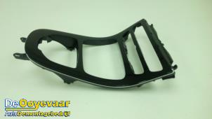 Gebruikte Middenconsoles Mercedes E (W213) E-200 2.0 Turbo 16V Prijs € 39,99 Margeregeling aangeboden door Autodemontagebedrijf De Ooyevaar