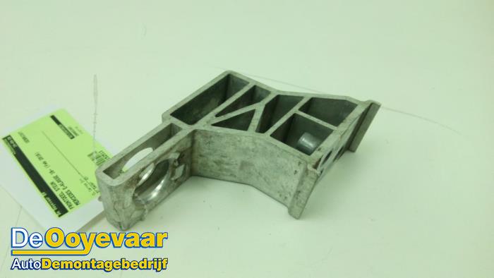 Gebruikte Frontdeel steun Mercedes E (W213) E-200 2.0 Turbo 16V Prijs € 9,99 Margeregeling aangeboden door Autodemontagebedrijf De Ooyevaar