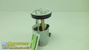 Gebruikte Benzinepomp Volkswagen Polo V (6R) 1.4 16V Prijs € 9,99 Margeregeling aangeboden door Autodemontagebedrijf De Ooyevaar