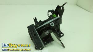 Gebruikte Motorrubber Toyota Yaris III (P13) 1.5 16V Hybrid Prijs € 9,99 Margeregeling aangeboden door Autodemontagebedrijf De Ooyevaar