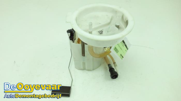 Gebruikte Tank element Pomp BMW 2 serie Gran Tourer (F46) 218d 2.0 TwinPower Turbo 16V Prijs € 59,99 Margeregeling aangeboden door Autodemontagebedrijf De Ooyevaar
