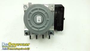 Gebruikte ABS Pomp BMW 2 serie Gran Tourer (F46) 218d 2.0 TwinPower Turbo 16V Prijs € 149,99 Margeregeling aangeboden door Autodemontagebedrijf De Ooyevaar