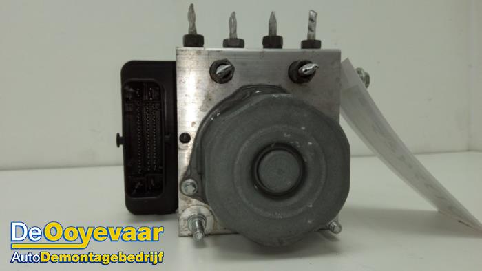Gebruikte ABS Pomp Smart Forfour (453) 1.0 12V Prijs € 14,99 Margeregeling aangeboden door Autodemontagebedrijf De Ooyevaar