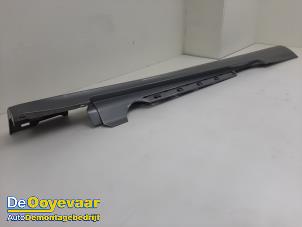 Gebruikte Sideskirt rechts Mercedes E (R207) E-200 CGI 16V BlueEfficiency Prijs € 74,99 Margeregeling aangeboden door Autodemontagebedrijf De Ooyevaar