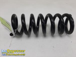 Gebruikte Veerschroef achter Mercedes E (R207) E-200 CGI 16V BlueEfficiency Prijs € 15,00 Margeregeling aangeboden door Autodemontagebedrijf De Ooyevaar