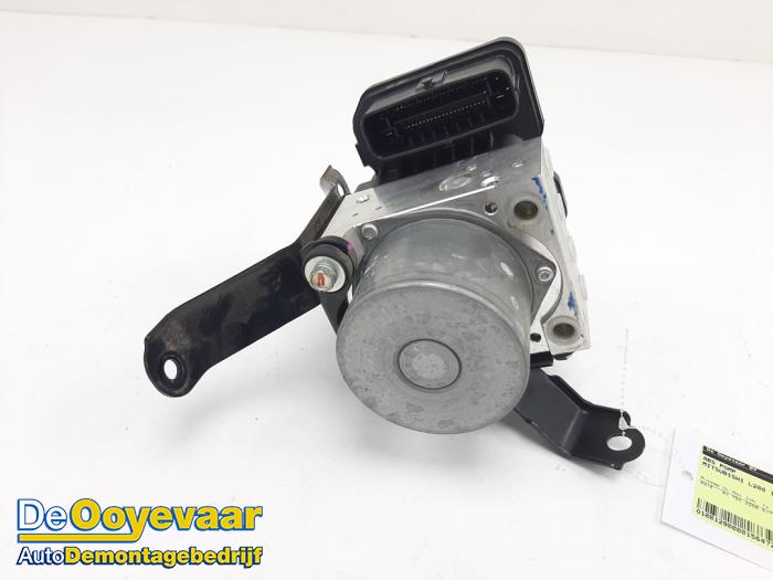 Gebruikte ABS Pomp Mitsubishi L-200 2.2 DI-D 4WD Prijs € 99,99 Margeregeling aangeboden door Autodemontagebedrijf De Ooyevaar