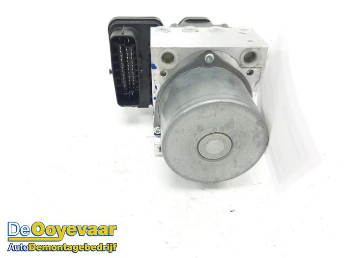 Gebruikte ABS Pomp Mitsubishi L-200 2.2 DI-D 4WD Prijs € 99,99 Margeregeling aangeboden door Autodemontagebedrijf De Ooyevaar