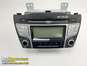 Gebruikte Radio CD Speler Hyundai iX35 (LM) 2.0 16V Prijs € 249,99 Margeregeling aangeboden door Autodemontagebedrijf De Ooyevaar
