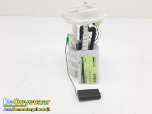 Gebruikte Brandstofpomp Elektrisch Renault Twingo II (CN) 1.2 16V Prijs € 9,99 Margeregeling aangeboden door Autodemontagebedrijf De Ooyevaar