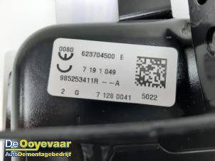 Gebruikte Airbag rechts (Dashboard) Renault Captur (2R) 1.5 Energy dCi 90 FAP Prijs € 149,99 Margeregeling aangeboden door Autodemontagebedrijf De Ooyevaar