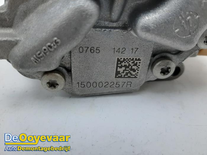 Oliepomp van een Nissan Qashqai (J11) 1.3 DIG-T 160 16V 2019