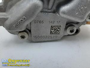 Oliepomp van een Nissan Qashqai (J11) 1.3 DIG-T 160 16V 2019