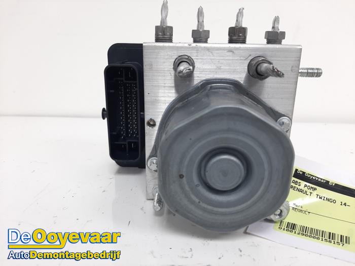 Gebruikte ABS Pomp Renault Twingo III (AH) 1.0 SCe 75 12V Prijs € 19,99 Margeregeling aangeboden door Autodemontagebedrijf De Ooyevaar