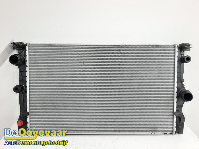 Gebruikte Radiateur BMW 5 serie (G30) 530d xDrive 3.0 TwinPower Turbo 24V Prijs € 94,99 Margeregeling aangeboden door Autodemontagebedrijf De Ooyevaar