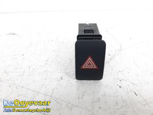 Gebruikte Paniekverlichtings Schakelaar Kia Soul II (PS) 1.6 GDI 16V Prijs € 14,99 Margeregeling aangeboden door Autodemontagebedrijf De Ooyevaar