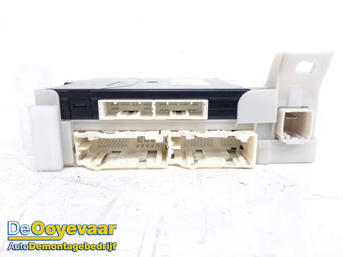 Computer Body Control van een Toyota Yaris III (P13) 1.5 16V Hybrid 2017