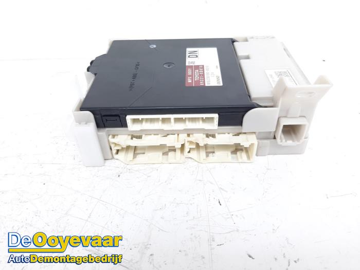 Computer Body Control van een Toyota Yaris III (P13) 1.5 16V Hybrid 2017