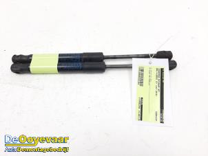 Gebruikte Gasdemper Motorkap Set BMW 4 serie Gran Coupe (F36) 435d xDrive 3.0 24V Prijs € 9,99 Margeregeling aangeboden door Autodemontagebedrijf De Ooyevaar