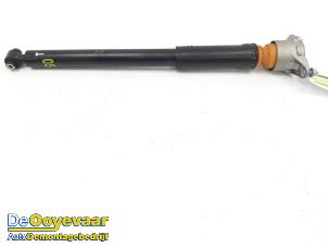 Gebruikte Schokbreker rechts-achter Infiniti Q30 (H15) 1.5d Prijs € 39,99 Margeregeling aangeboden door Autodemontagebedrijf De Ooyevaar