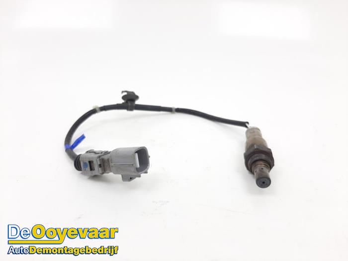 Lambda Sonde van een Toyota Yaris III (P13) 1.5 16V Hybrid 2016