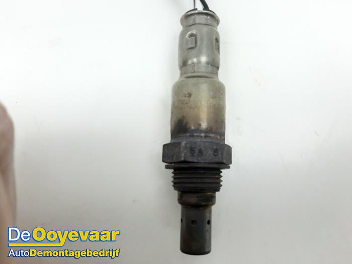 Lambda Sonde van een Toyota Yaris III (P13) 1.5 16V Hybrid 2016