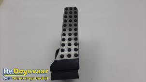 Gebruikte Gaspedaal Mercedes C (W205) C-180 1.6 16V Prijs € 9,99 Margeregeling aangeboden door Autodemontagebedrijf De Ooyevaar