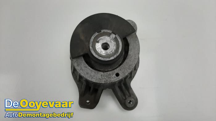 Gebruikte Motorrubber Mercedes C (W205) C-180 1.6 16V Prijs € 15,00 Margeregeling aangeboden door Autodemontagebedrijf De Ooyevaar