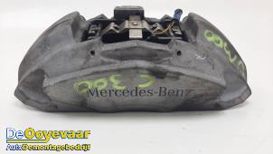 Gebruikte Remklauw (Tang) rechts-voor Mercedes C Estate (S205) C-220 CDI BlueTEC, C-220 d 2.2 16V Prijs € 49,99 Margeregeling aangeboden door Autodemontagebedrijf De Ooyevaar