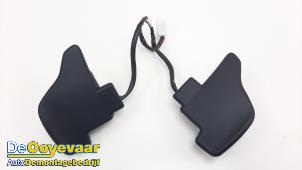 Gebruikte Schakelflipper set Peugeot 108 1.0 12V Prijs € 19,99 Margeregeling aangeboden door Autodemontagebedrijf De Ooyevaar