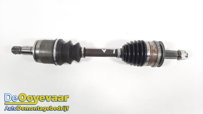 Gebruikte Steekas links-voor Mitsubishi L-200 2.2 DI-D 4WD Prijs € 89,99 Margeregeling aangeboden door Autodemontagebedrijf De Ooyevaar