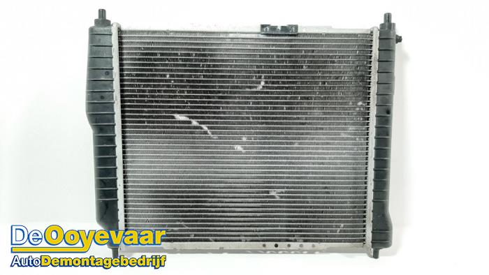 Radiateur van een Daewoo Kalos (SF48) 1.4 16V 2005