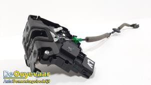 Gebruikte Deurslot Mechaniek 4Deurs links-voor Ford Ka+ 1.2 Ti-VCT Prijs € 49,99 Margeregeling aangeboden door Autodemontagebedrijf De Ooyevaar