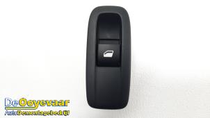 Gebruikte Schakelaar Elektrisch Raam Citroen C4 Grand Picasso (3A) 1.6 HDiF 115 Prijs € 5,00 Margeregeling aangeboden door Autodemontagebedrijf De Ooyevaar