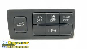 Gebruikte PDC Schakelaar Mazda CX-5 II (KF) 2.5 SkyActiv-G 194 16V 4WD Prijs € 29,99 Margeregeling aangeboden door Autodemontagebedrijf De Ooyevaar