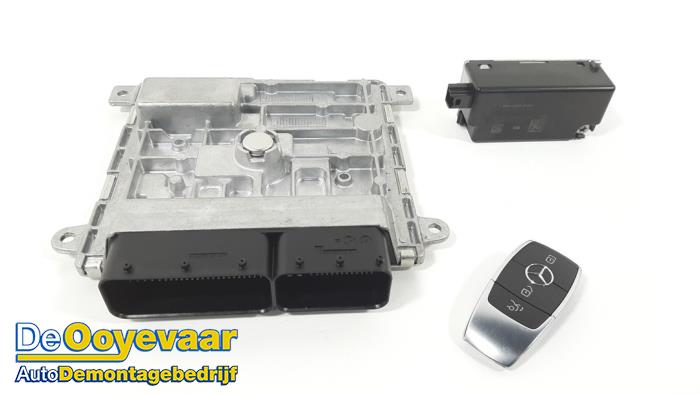 Gebruikte Kontaktslot + computer Mercedes B (W247) 1.3 B-180 Turbo 16V Prijs € 125,00 Margeregeling aangeboden door Autodemontagebedrijf De Ooyevaar