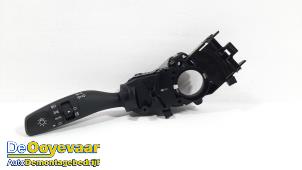 Gebruikte Schakelaar Licht Kia Carens IV (RP) 1.6 GDI 16V Prijs € 64,99 Margeregeling aangeboden door Autodemontagebedrijf De Ooyevaar