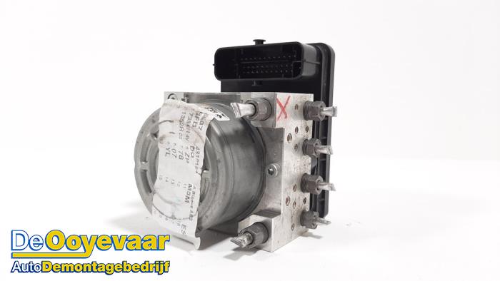 Gebruikte ABS Pomp Renault Megane IV (RFBB) 1.6 GT Energy TCe 205 EDC Prijs € 29,99 Margeregeling aangeboden door Autodemontagebedrijf De Ooyevaar