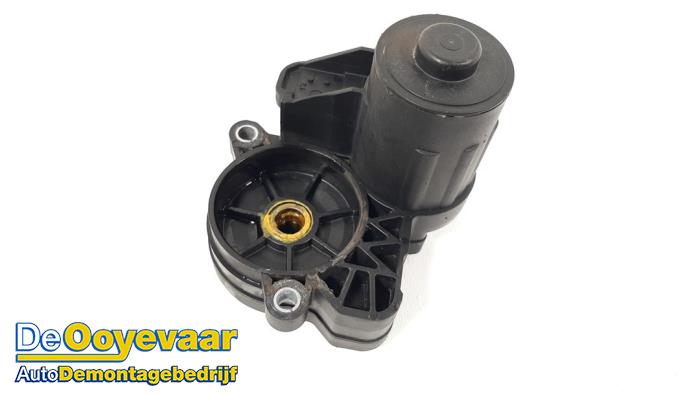 Gebruikte Handrem motor Volkswagen Passat Variant (3G5) 1.6 TDI 16V Prijs € 39,99 Margeregeling aangeboden door Autodemontagebedrijf De Ooyevaar