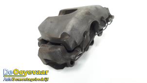 Gebruikte Remklauw (Tang) links-voor Ford Transit Connect (PJ2) 1.6 TDCi 16V 75 Prijs € 9,99 Margeregeling aangeboden door Autodemontagebedrijf De Ooyevaar